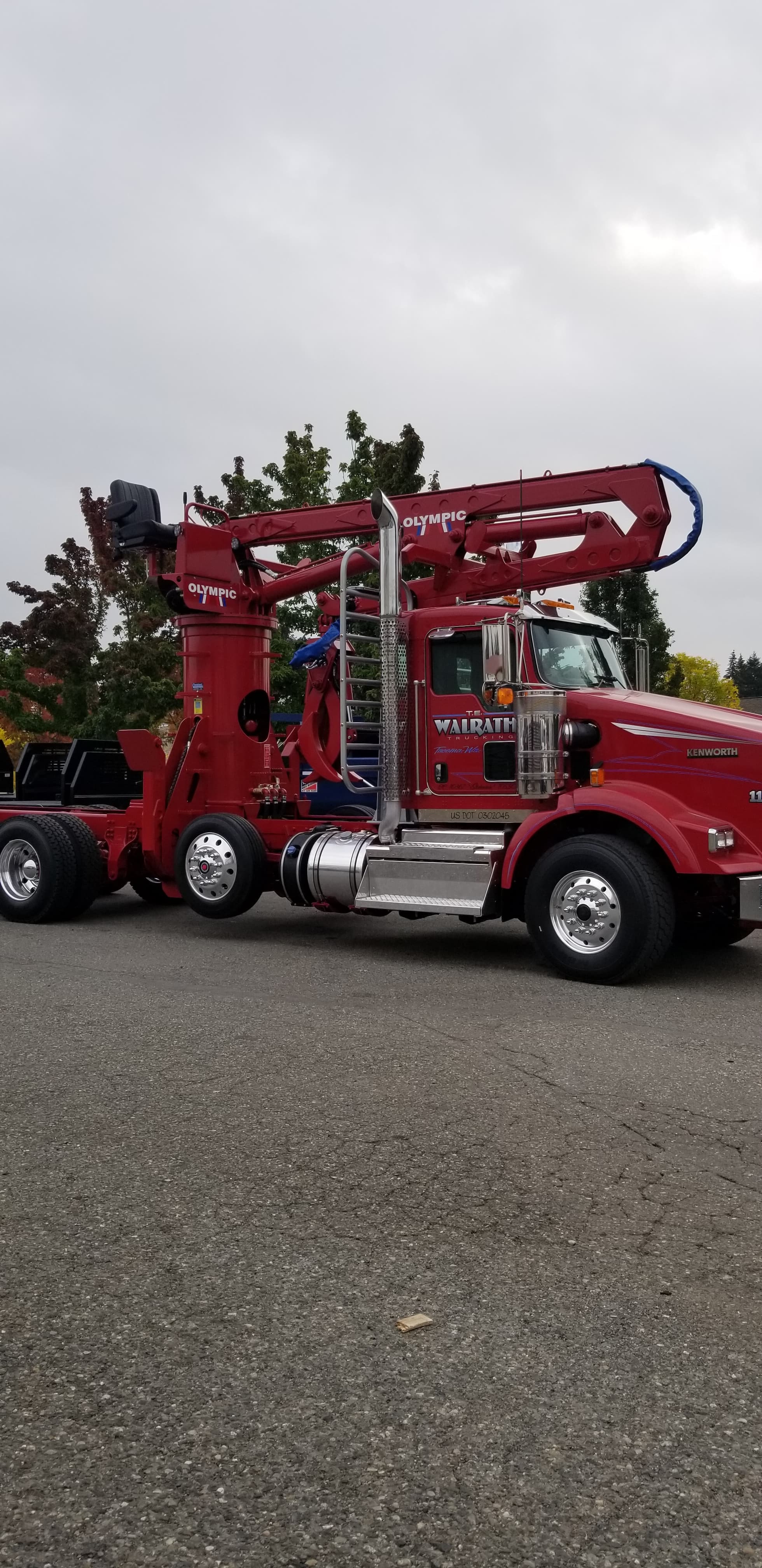10 Ton loader on flatbed